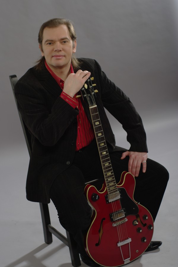 Евгений Добров (сценический псевдоним)